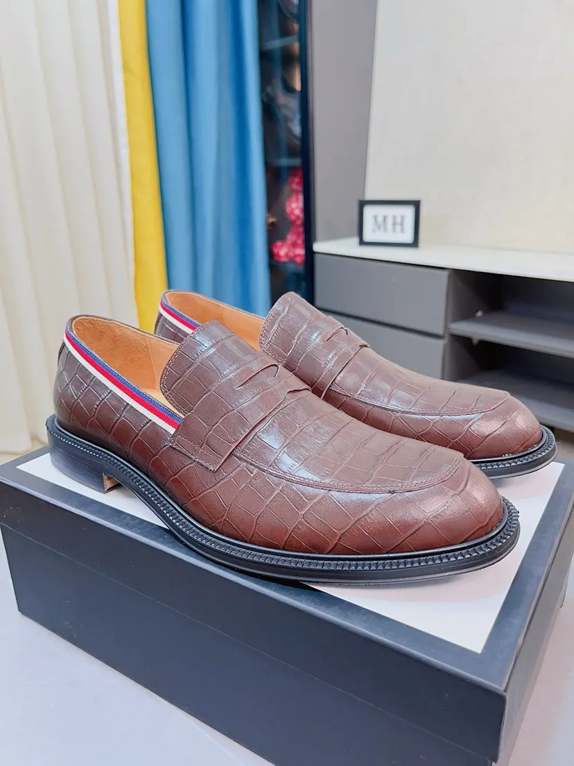 Men's shoes💰520🌸🌸【GUCCi】Original calfskin, water-dyed cowhide lining, original outsole, men's and women's fashion, formal casual leather shoes, slip-on men's and women's shoes series, young fashion, European and American trends, British style, random matching, comfortable feet, standard code: men's size 38-44 (45 can be customized)\nGrade: same style as the official website, original quality
